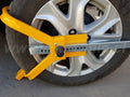 Trabador de rueda con placa