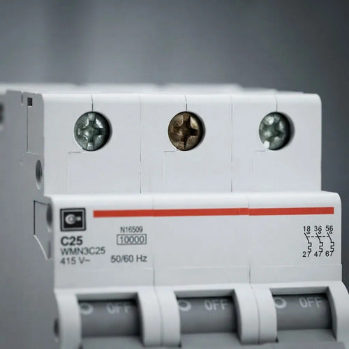 Interruptor Automático Trifásico 25a 10ka Curva C
